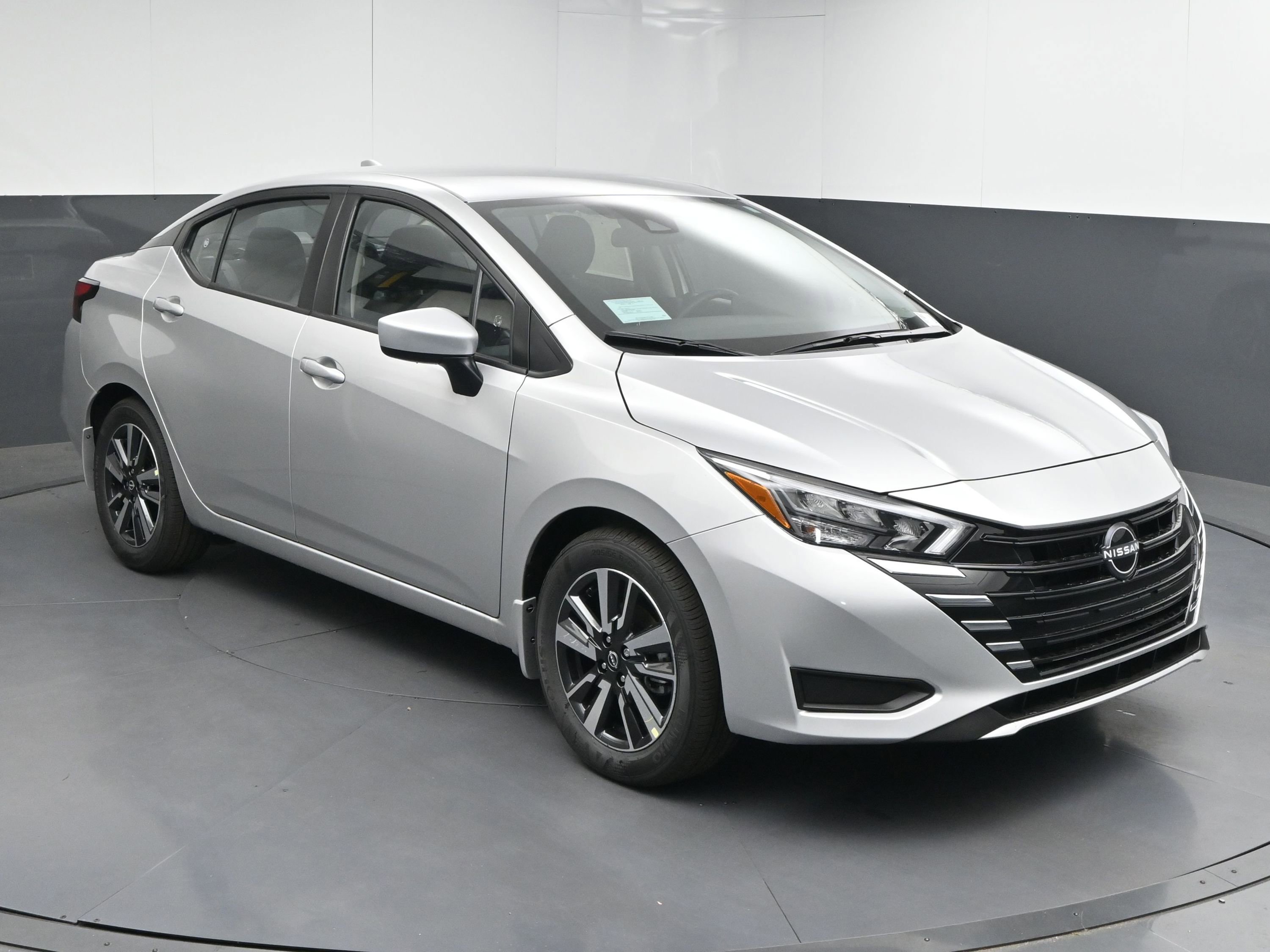 New 2025 Nissan Versa SV w/ Trunk Package