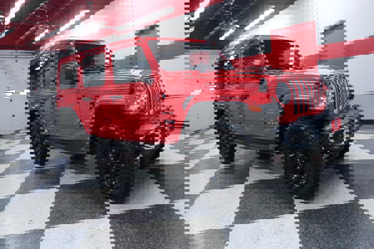 Used 2018 Jeep Wrangler Unlimited Sahara w/ Cold Weather Group image 2