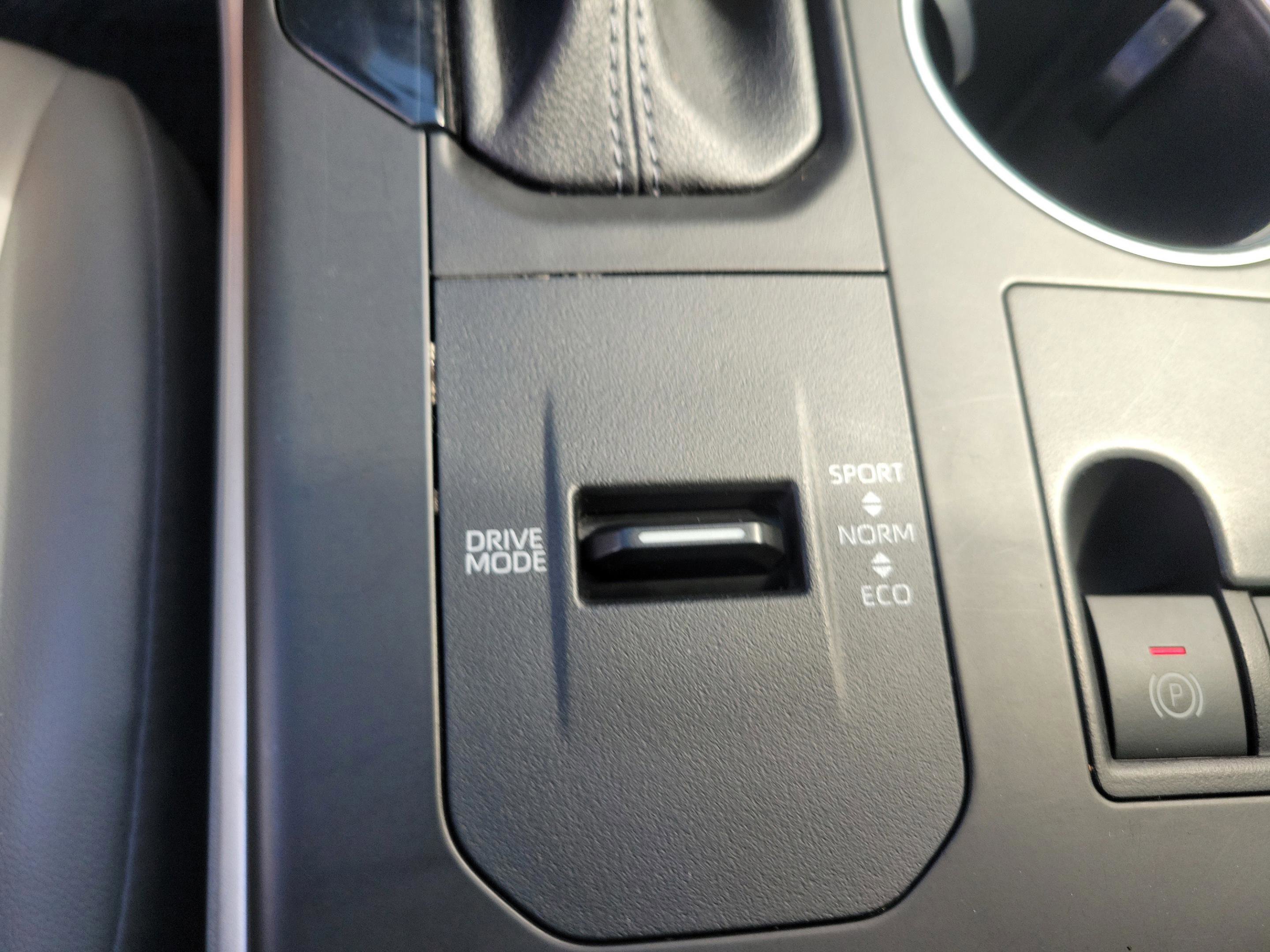 Used 2023 Toyota Highlander XLE image 19