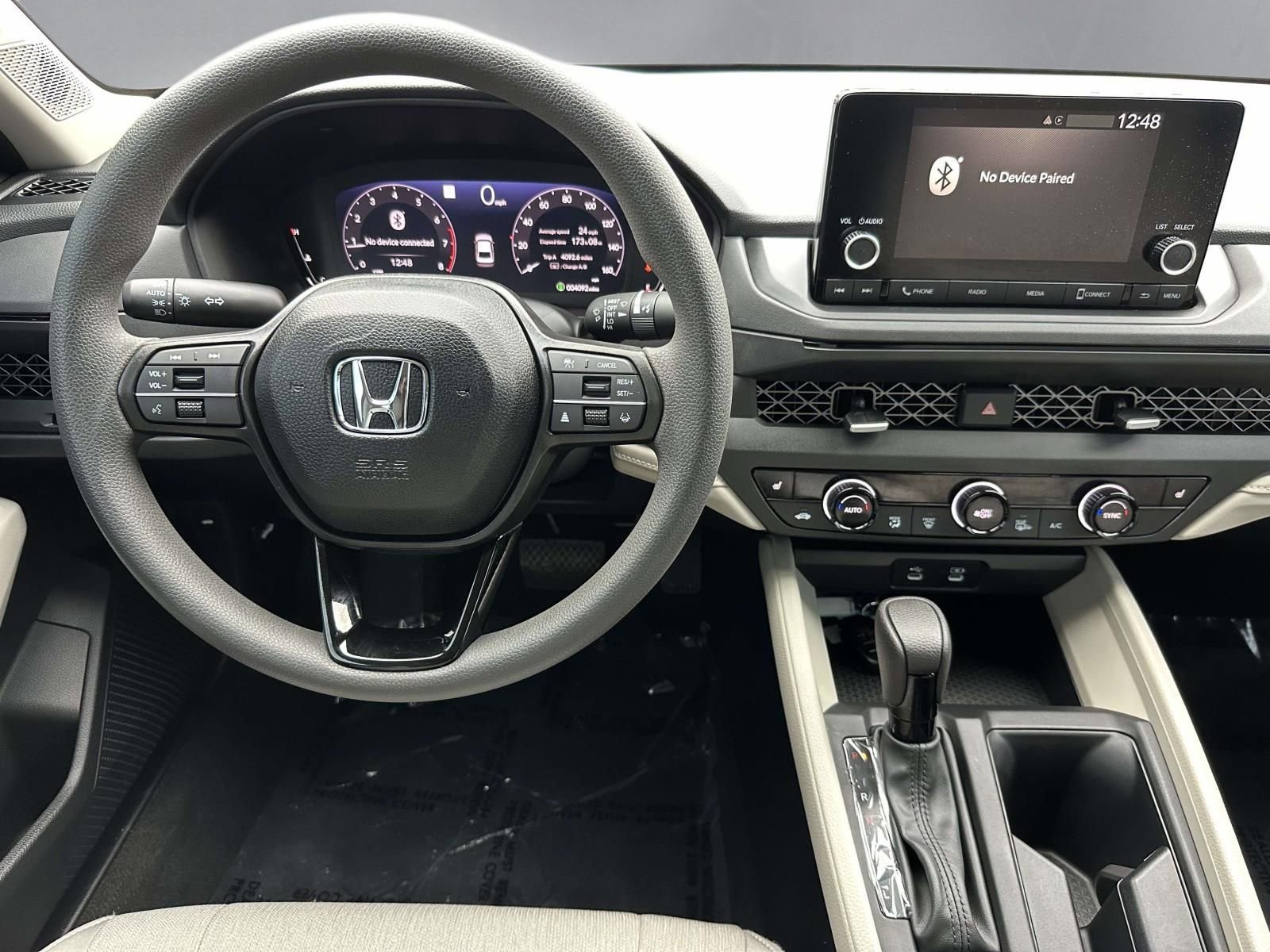 Certified 2025 Honda Accord SE image 3