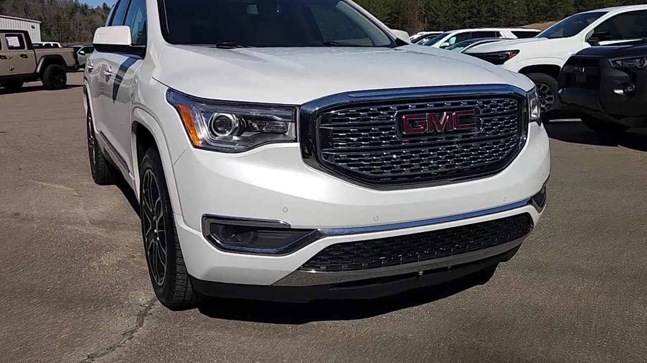 Used 2019 GMC Acadia Denali image 2