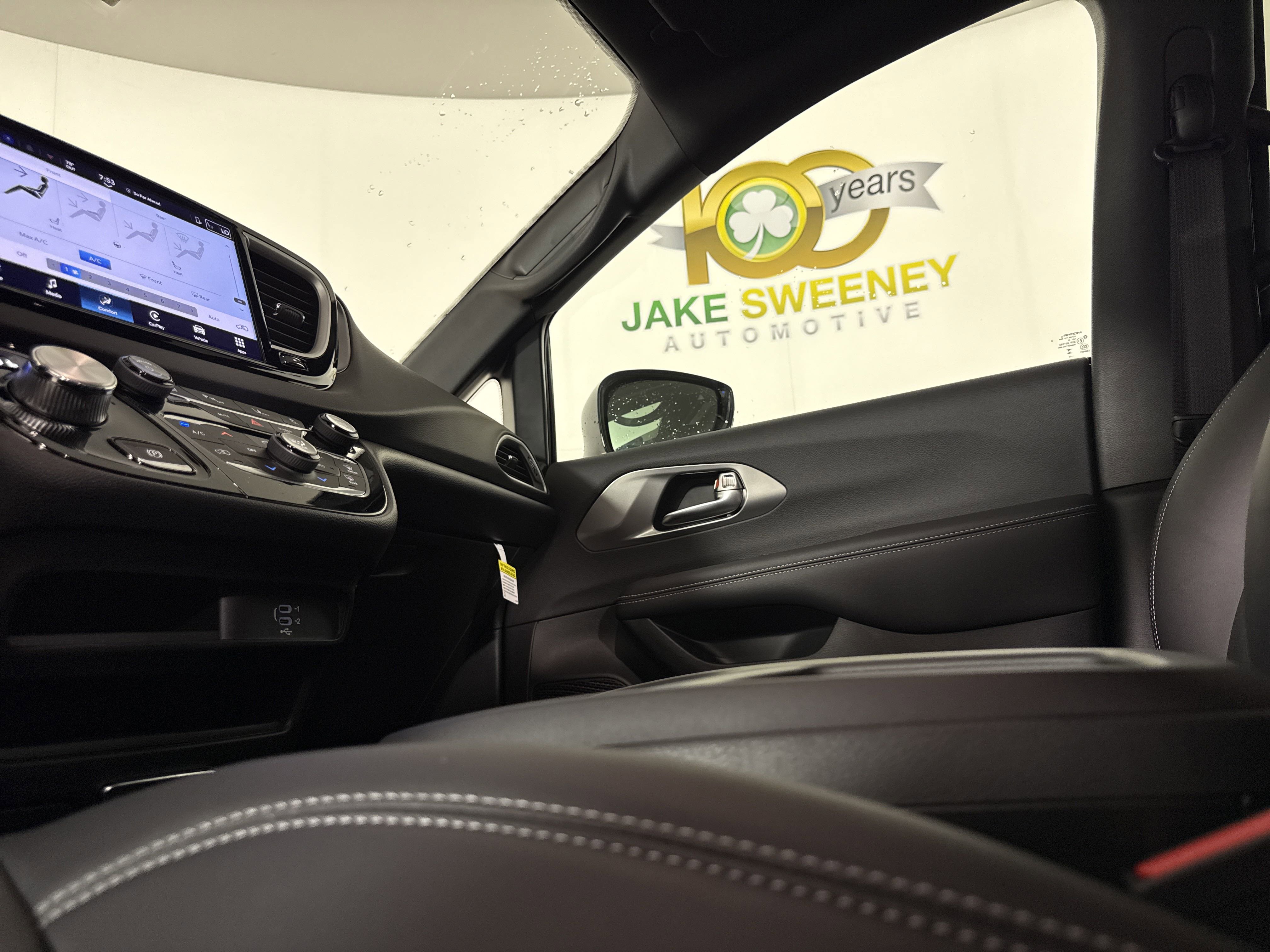 New 2026 Chrysler Voyager LX image 25