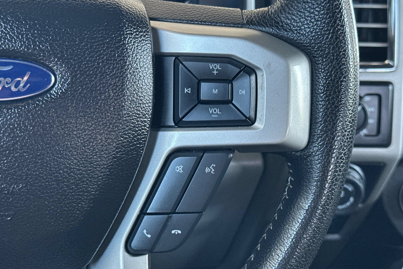 Used 2016 Ford F150 Lariat w/ Max Trailer Tow Package AWD/4WD image 25