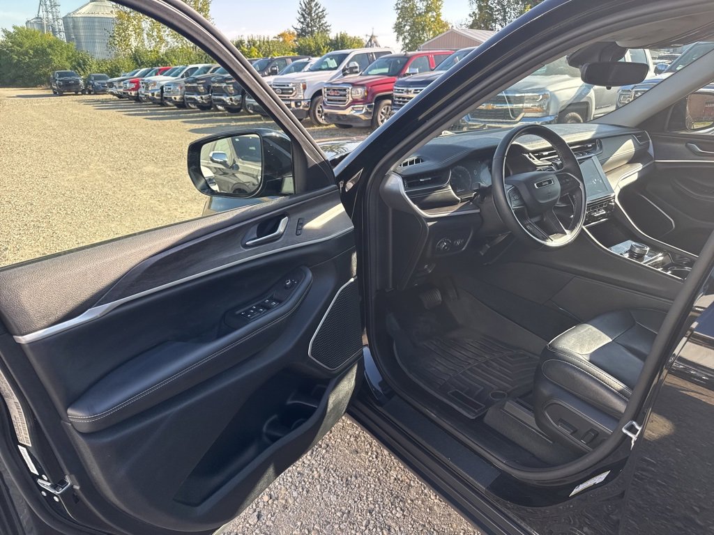 Used 2022 Jeep Grand Cherokee Limited w/ Trailer Tow Prep Group (B) image 13