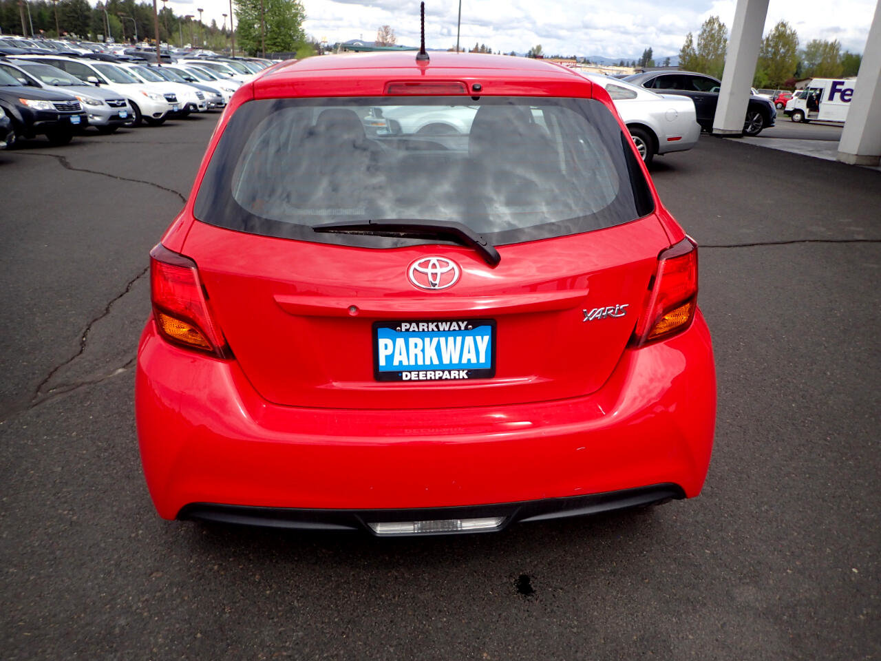 Used 2015 Toyota Yaris L image 4