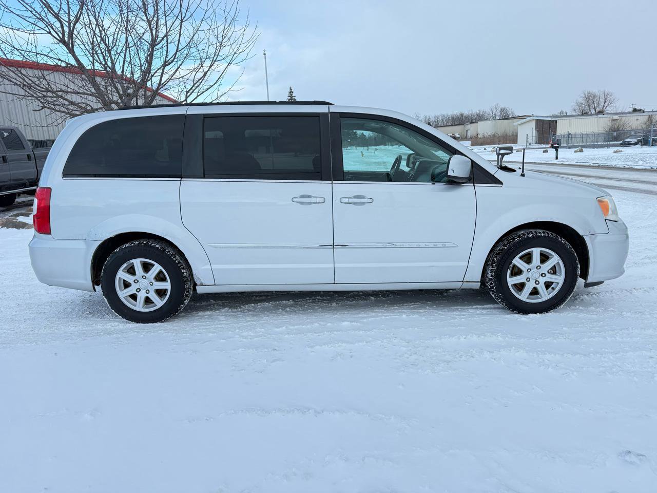Used 2012 Chrysler Town & Country Touring image 2
