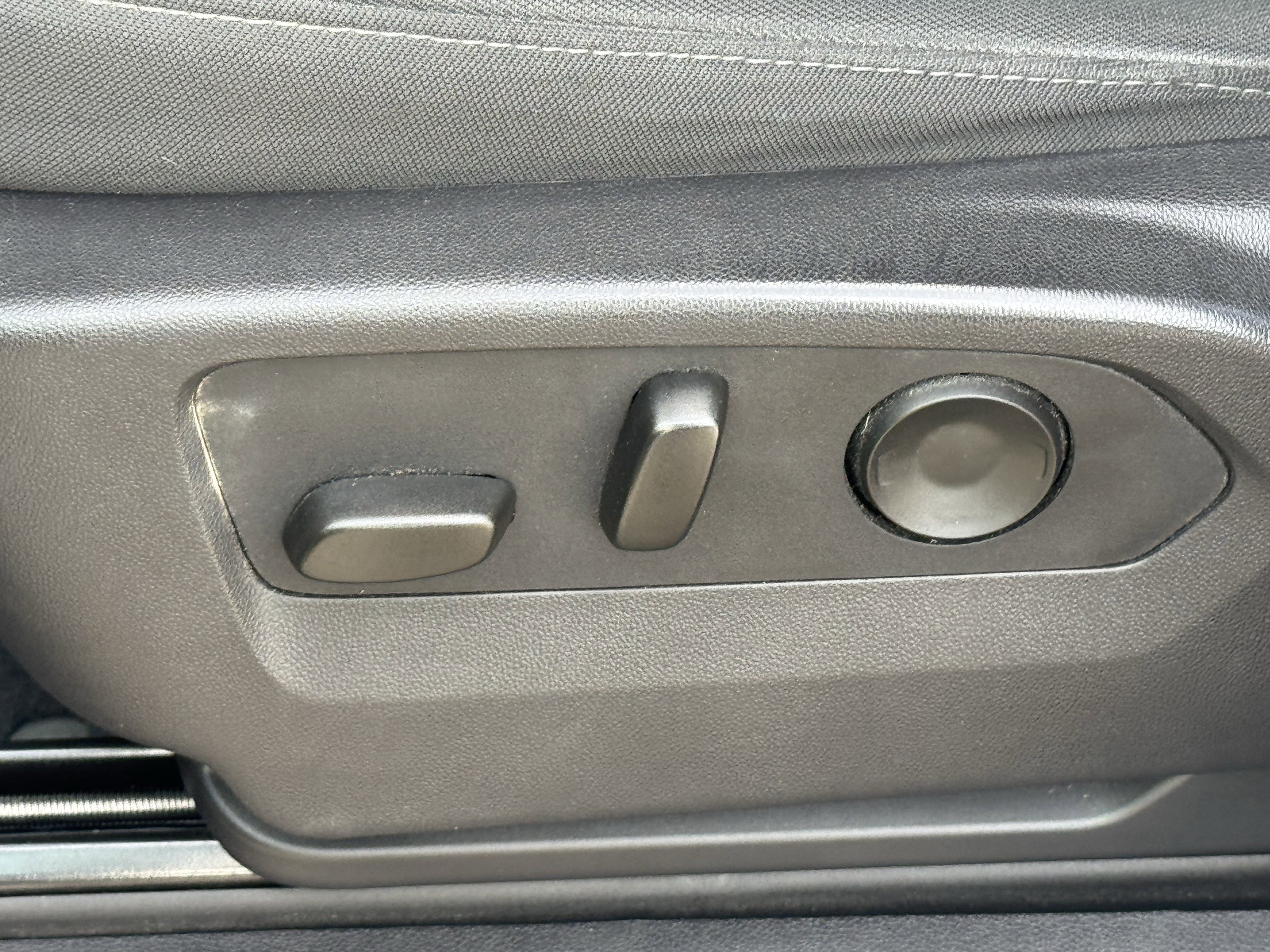 Used 2025 Chevrolet Silverado 1500 Custom w/ Turbomax Blackout Package image 28