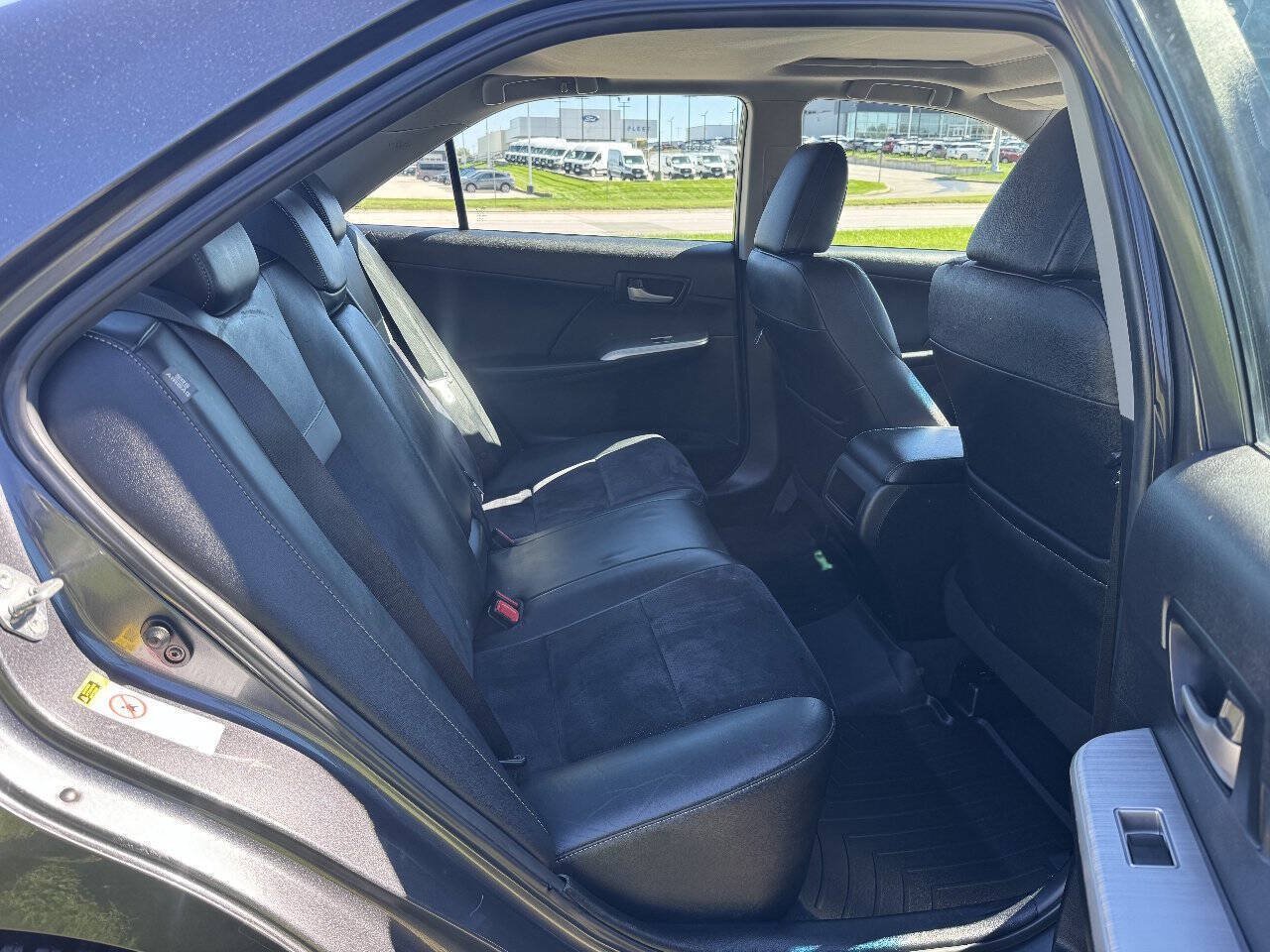 Used 2012 Toyota Camry SE w/ Leather Pkg FWD image 13