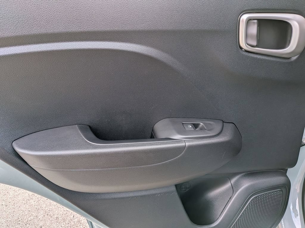 Used 2025 Hyundai Venue SEL FWD image 24