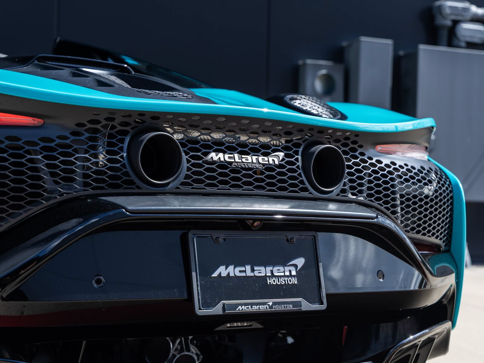 Used 2025 McLaren Artura Spider RWD image 14