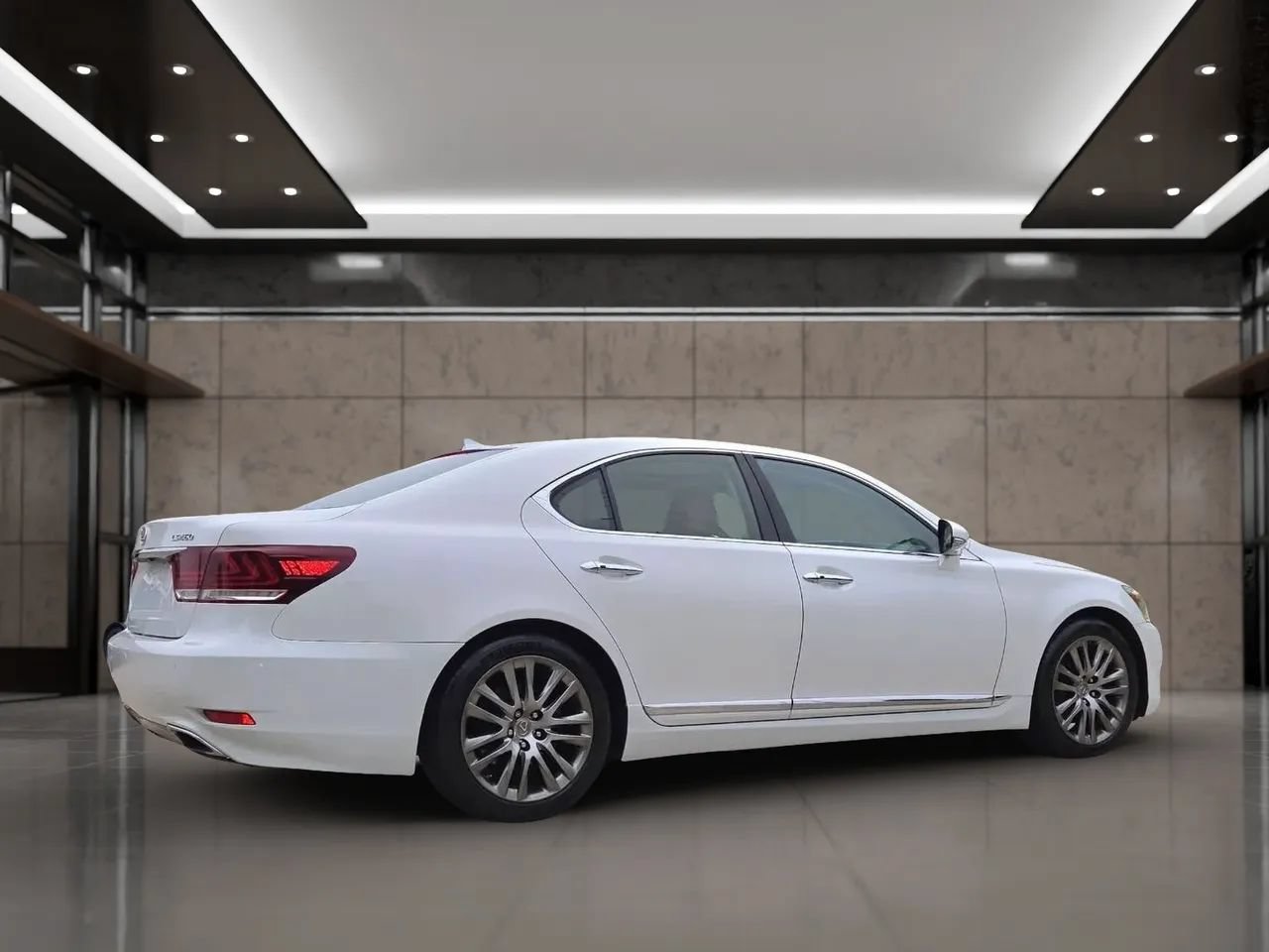 Used 2013 Lexus LS 460 w/ Comfort Pkg RWD image 3