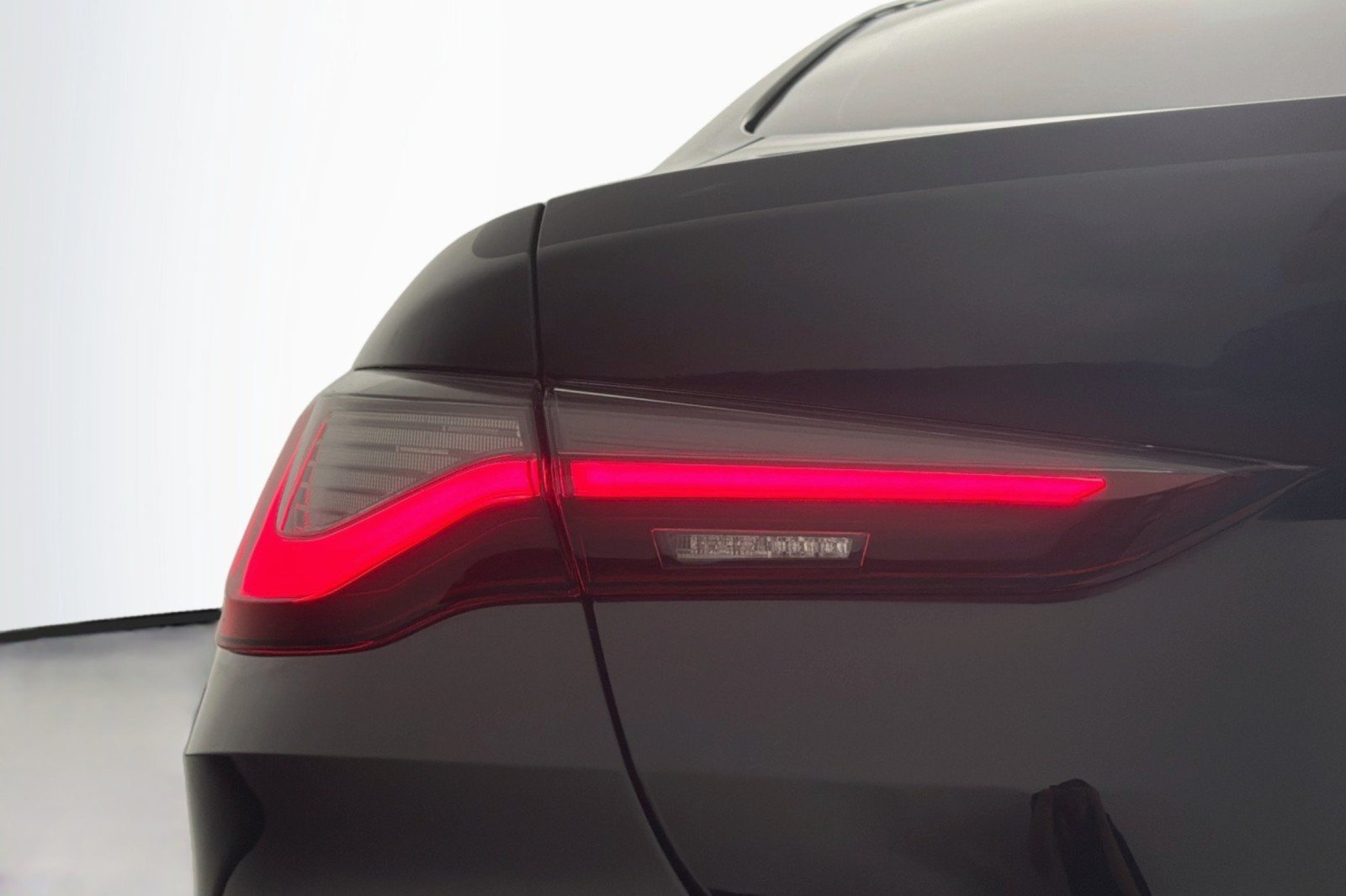 Used 2024 BMW 430i Coupe w/ Premium Package RWD image 16