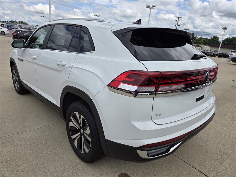 Used 2024 Volkswagen Atlas Cross Sport SE AWD/4WD image 5