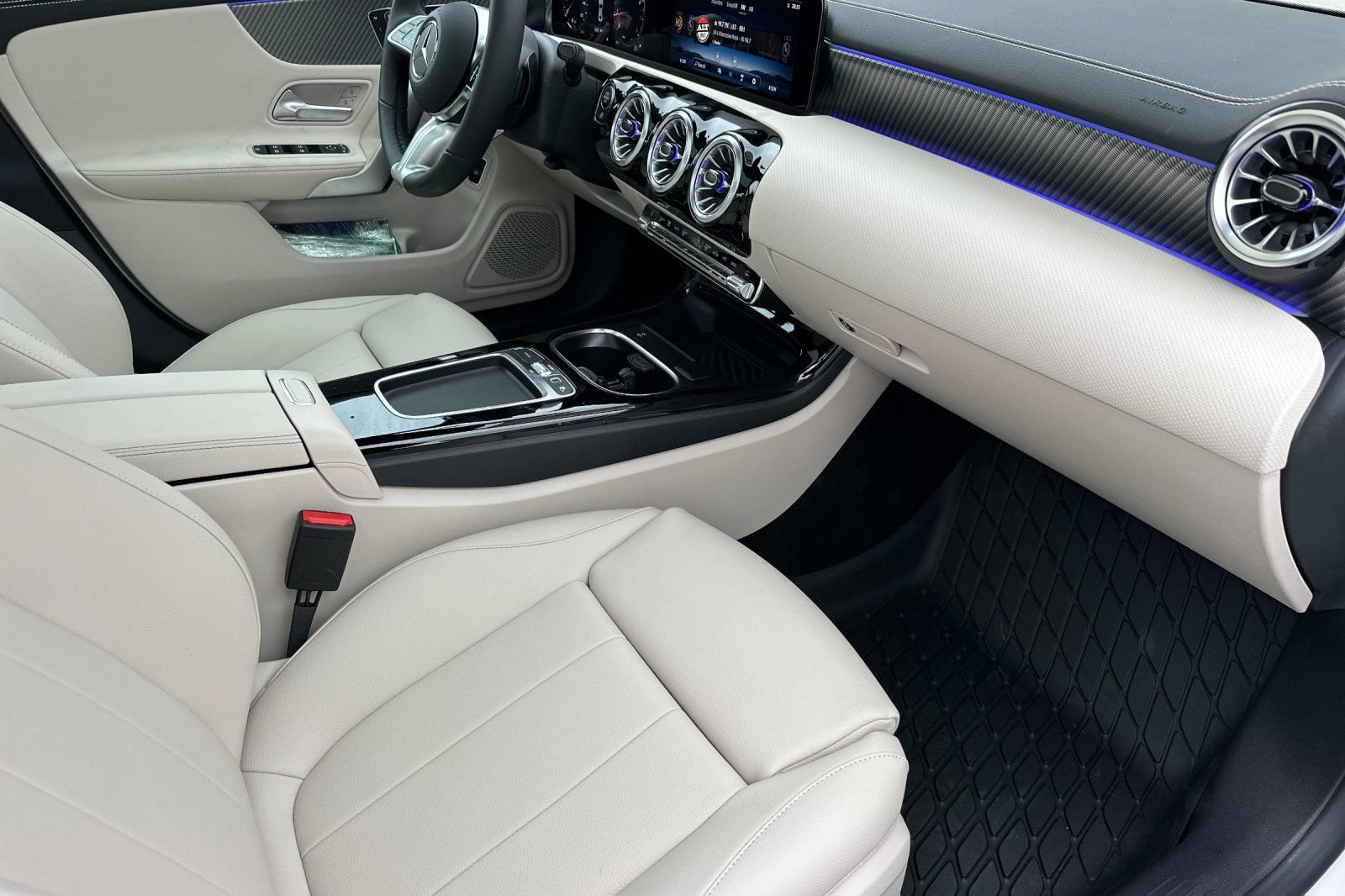 New 2025 Mercedes-Benz CLA 250 4MATIC image 13