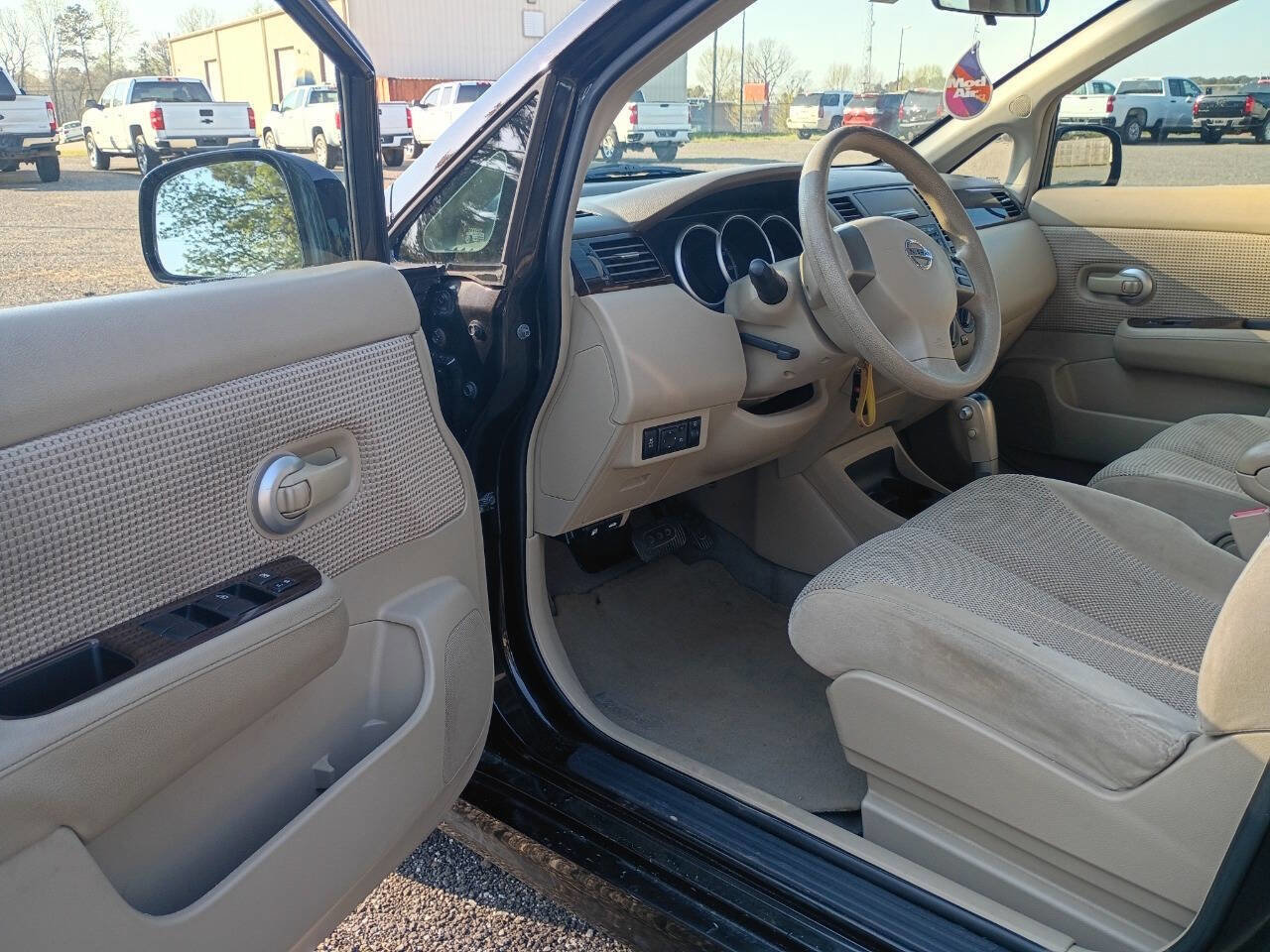 Used 2011 Nissan Versa SL image 7