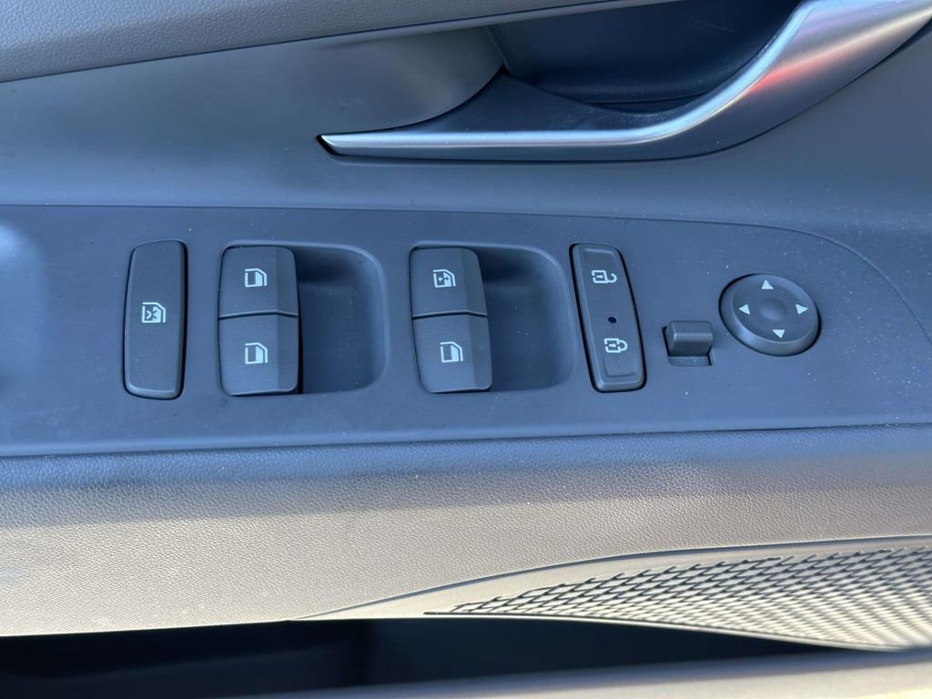 Used 2023 Hyundai Elantra SEL w/ Convenience Package image 18