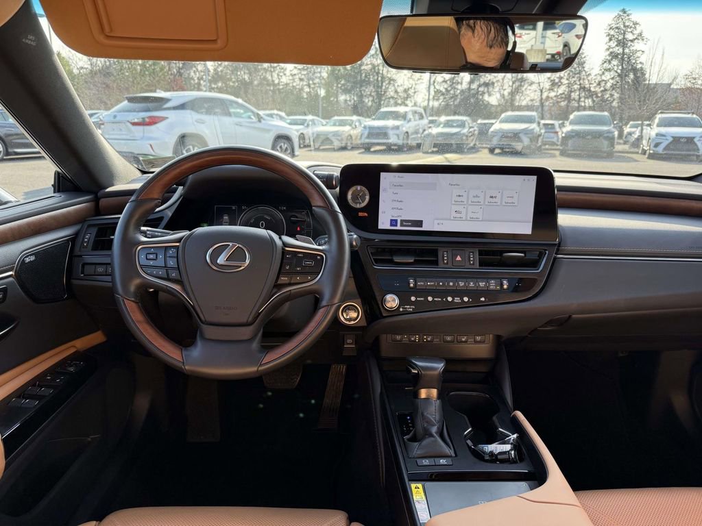 Used 2024 Lexus ES 300h Ultra Luxury image 8