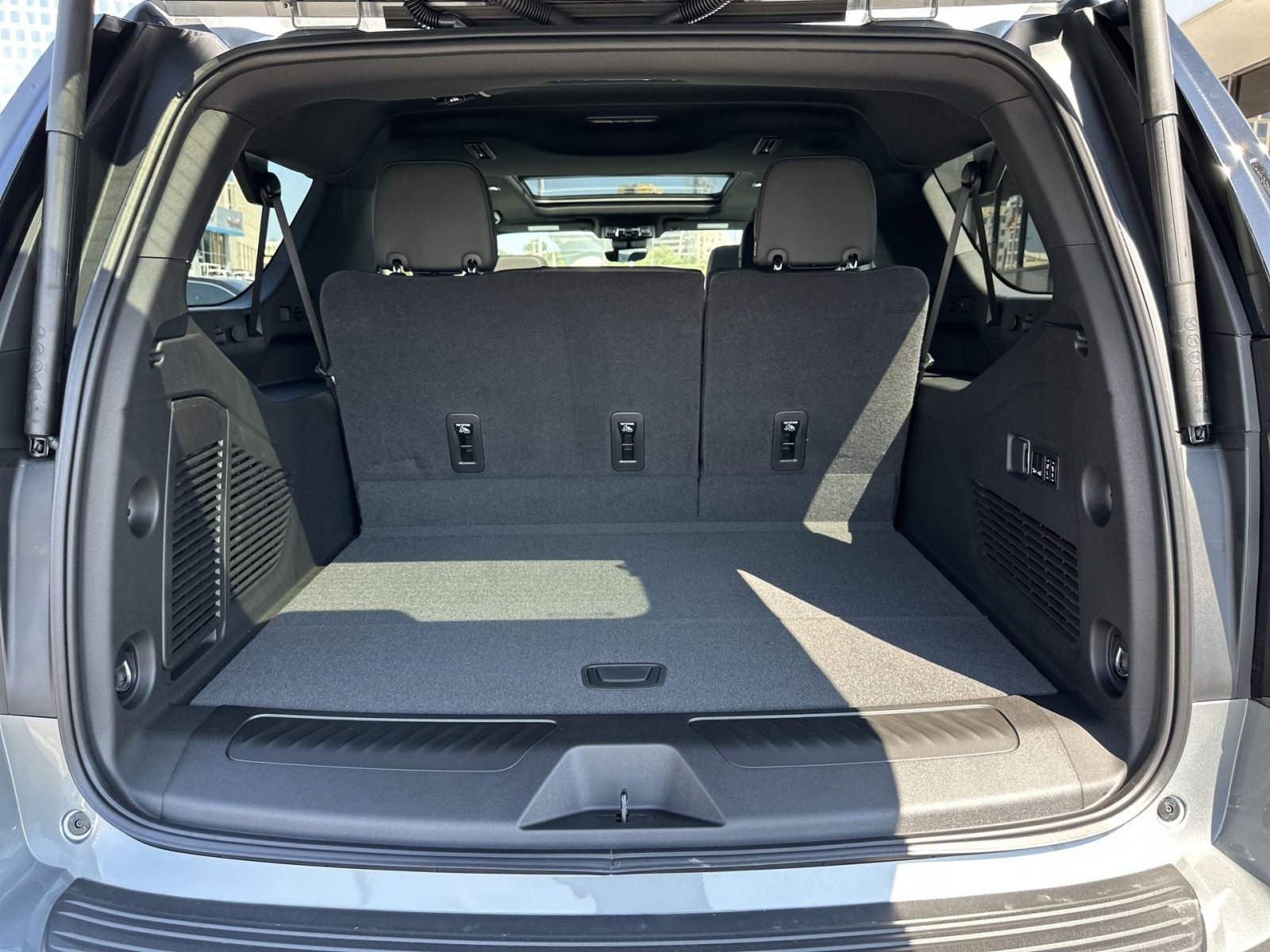 New 2026 Chevrolet Suburban LT w/ Advanced Technology Package AWD/4WD image 27
