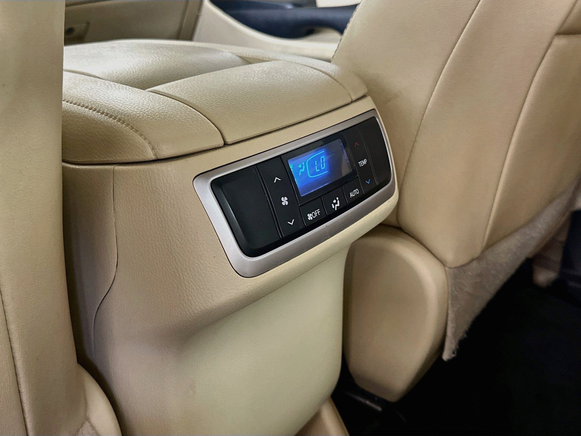 Used 2018 Toyota Highlander XLE FWD image 28