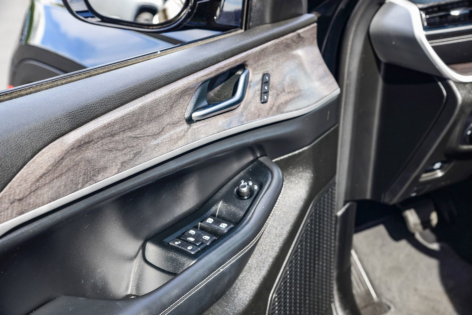 Used 2023 Jeep Grand Cherokee Limited w/ Black Appearance Package image 23