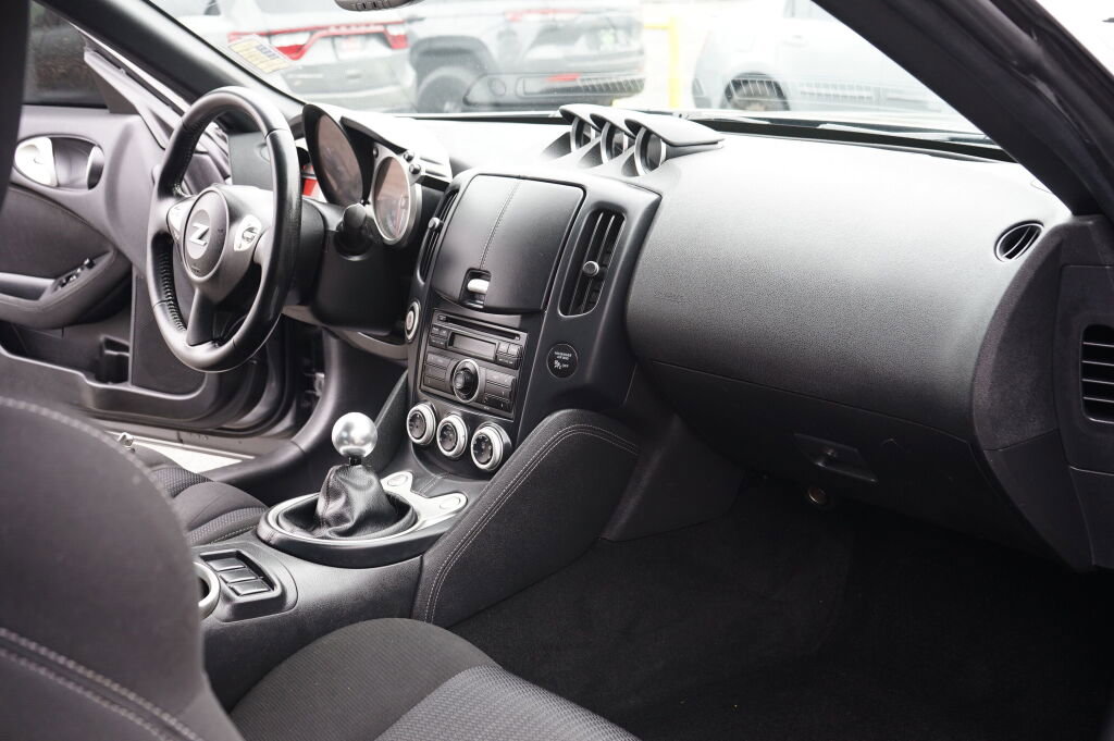 Used 2013 Nissan 370Z Coupe image 15