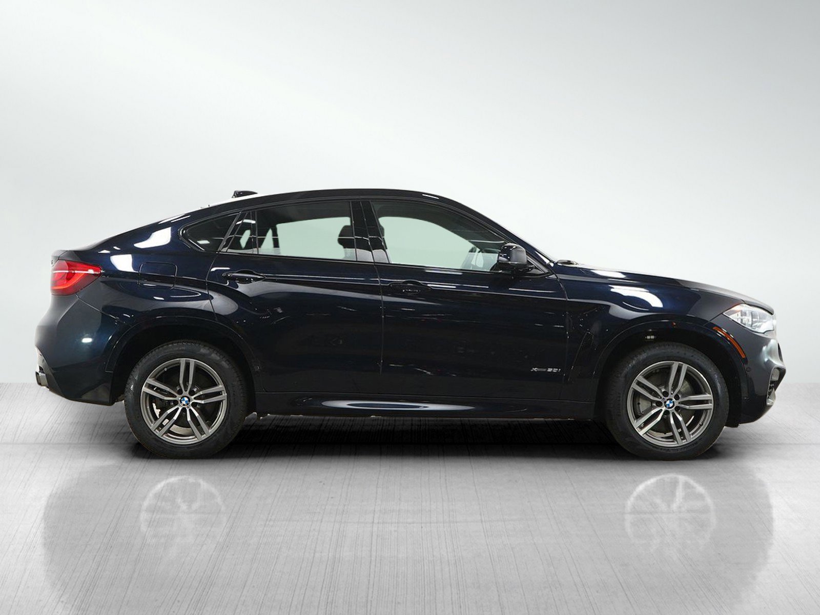 Used 2019 BMW X6 xDrive50i w/ M Sport Package AWD/4WD image 6