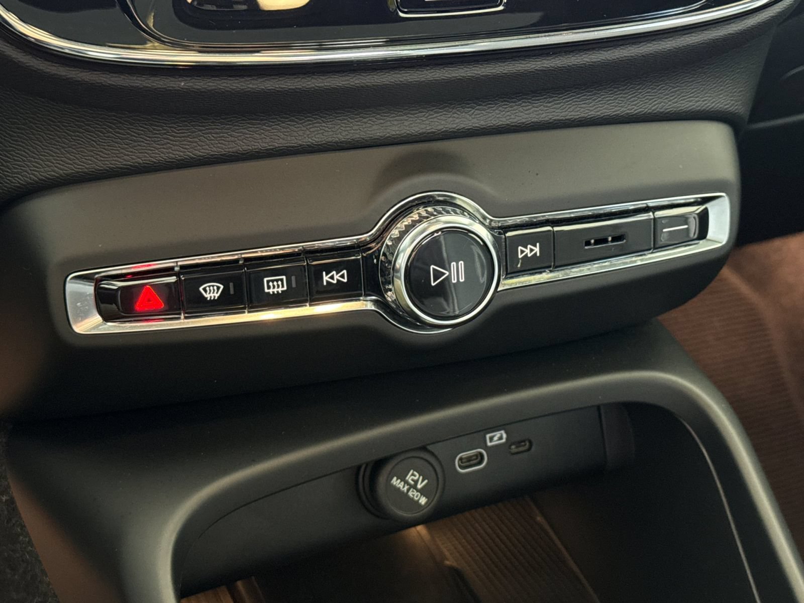Certified 2023 Volvo XC40 Recharge Ultimate AWD/4WD image 25
