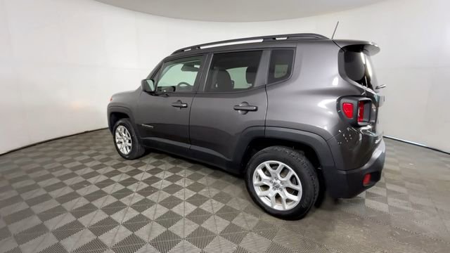 Used 2018 Jeep Renegade Latitude AWD/4WD image 11