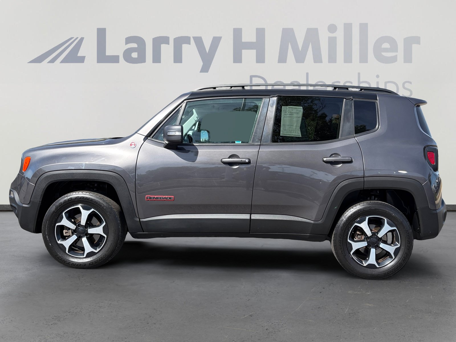 Used 2020 Jeep Renegade Trailhawk AWD/4WD image 2