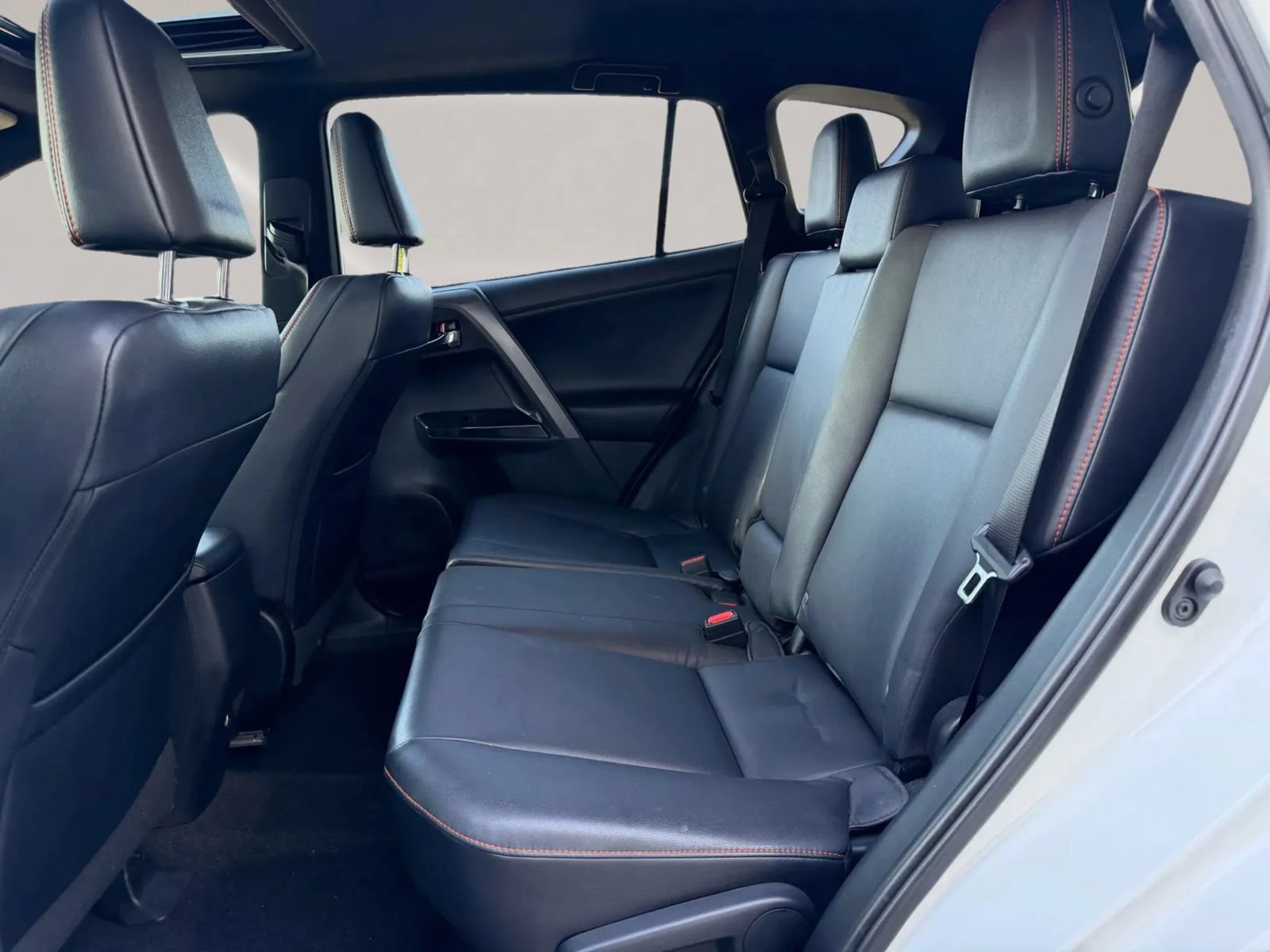 Used 2016 Toyota RAV4 SE FWD image 26