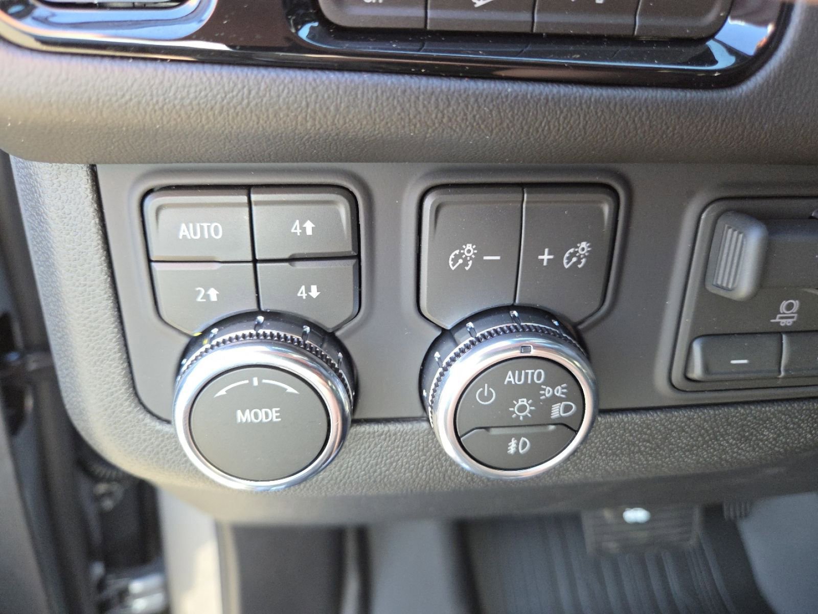 New 2026 GMC Yukon Elevation image 8