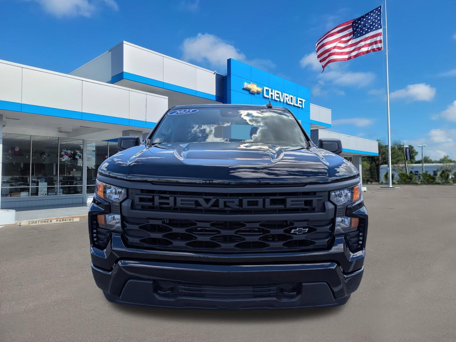 Used 2025 Chevrolet Silverado 1500 Custom image 2