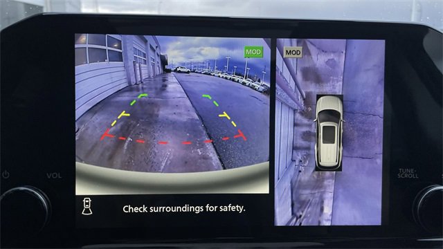 Used 2025 Nissan Pathfinder Platinum image 17