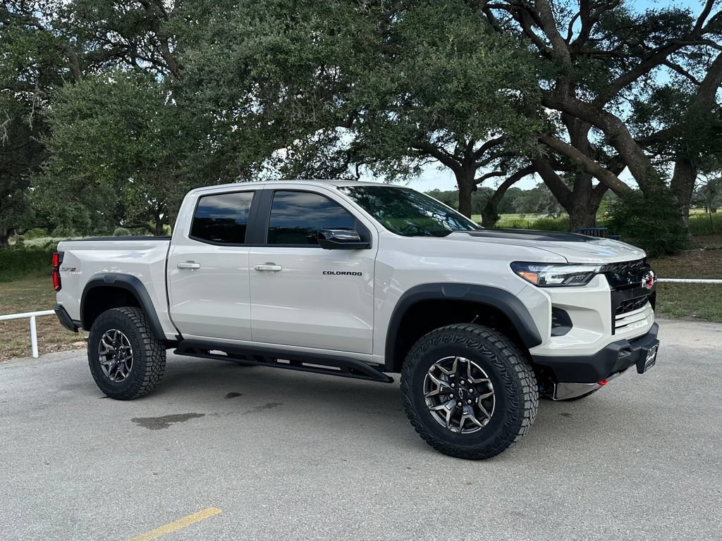New 2026 Chevrolet Colorado ZR2 w/ Technology Package AWD/4WD image 3