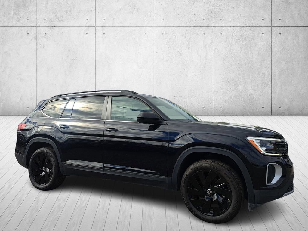 Used 2025 Volkswagen Atlas SE image 3