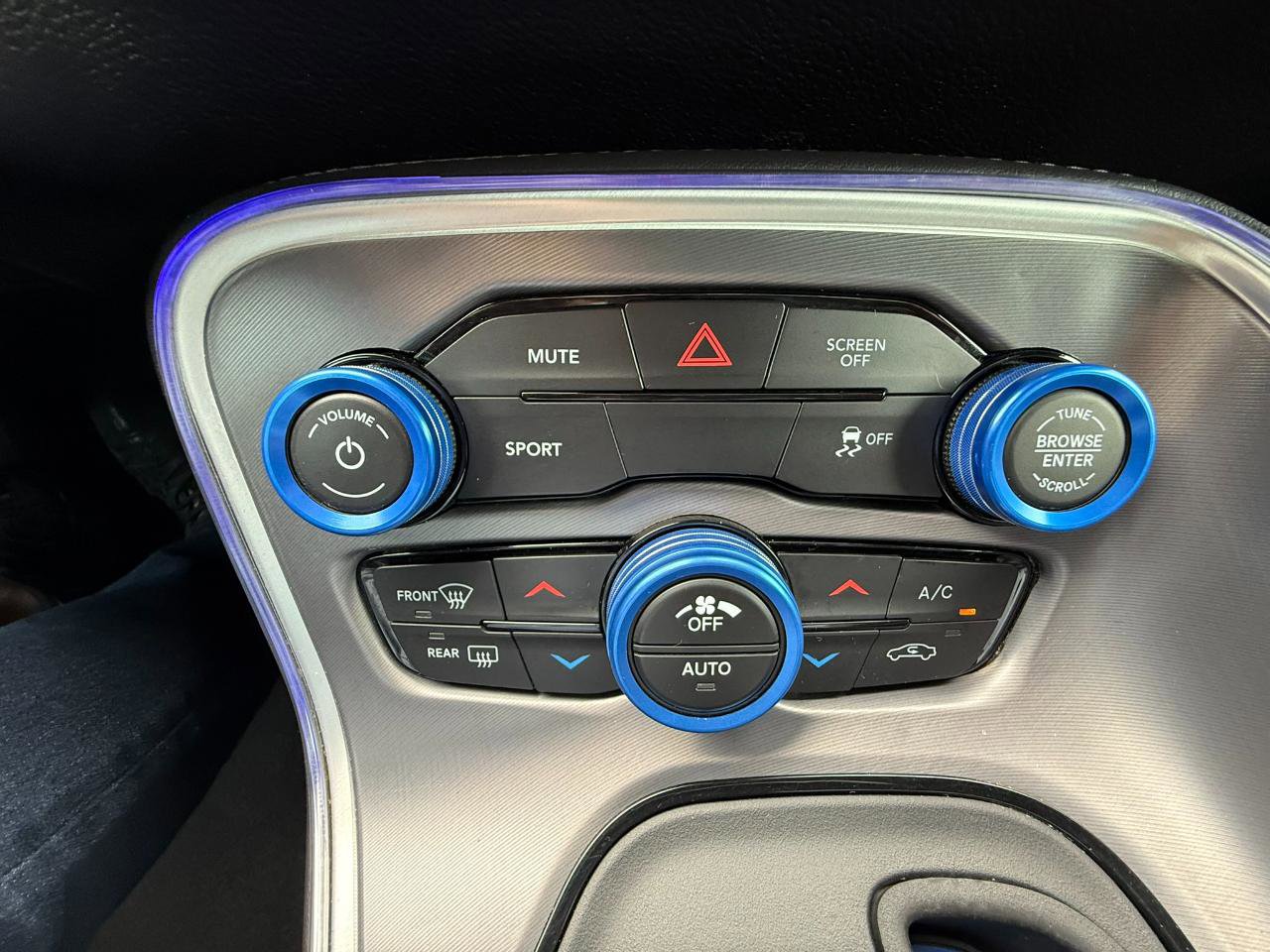 Used 2019 Dodge Challenger SXT RWD image 18
