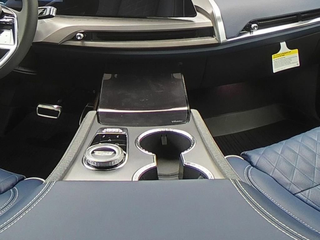 New 2026 Cadillac Vistiq Premium Luxury w/ LPO, Floor Liner Package AWD/4WD image 13