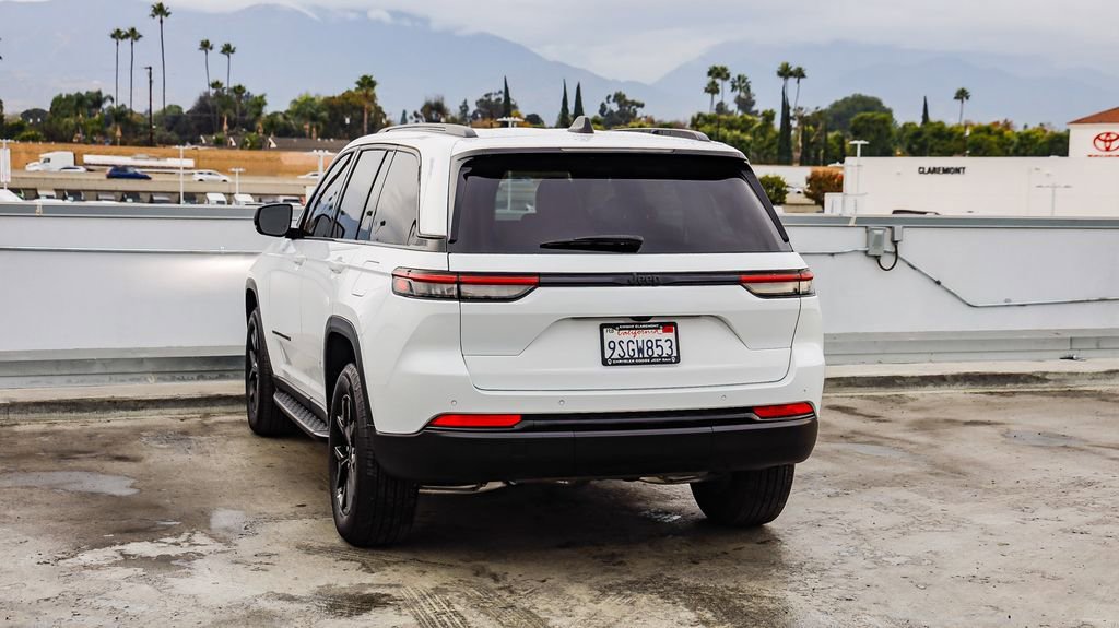 Certified 2025 Jeep Grand Cherokee Altitude image 7