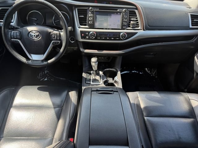 Used 2019 Toyota Highlander XLE AWD/4WD image 10