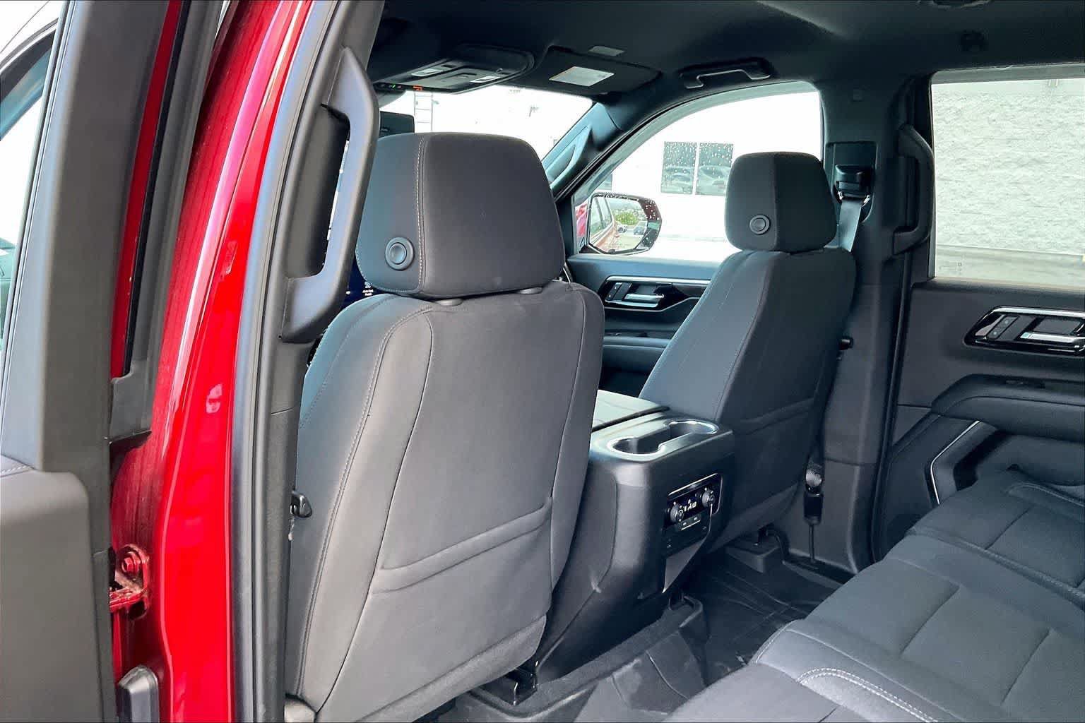 Used 2025 Chevrolet Tahoe LS AWD/4WD image 12