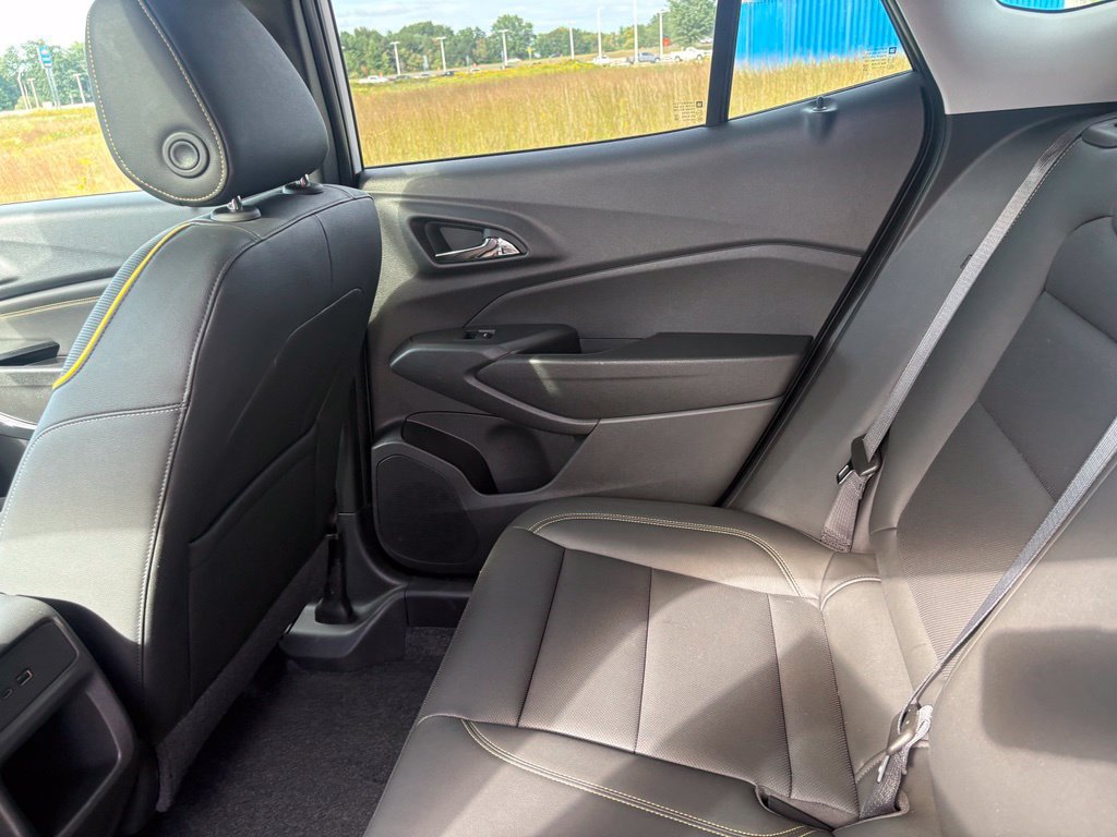 Used 2024 Chevrolet Trax ACTIV w/ Sunroof Package FWD image 43