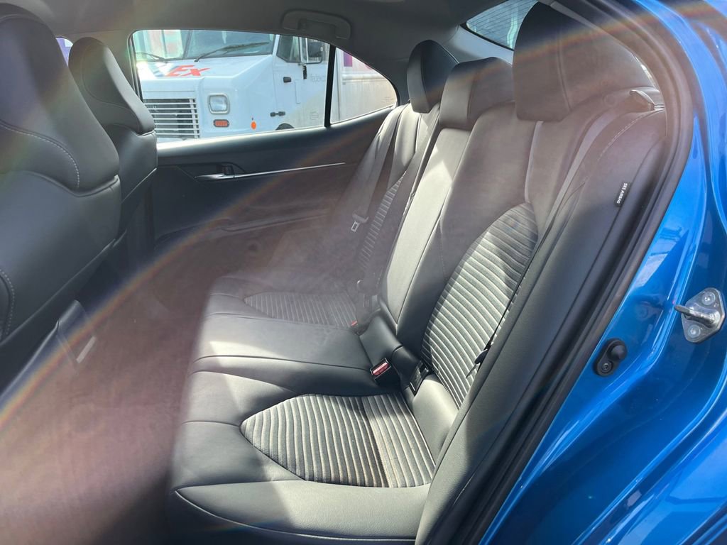 Used 2020 Toyota Camry SE image 18