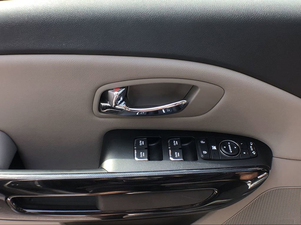 Used 2018 Kia Sedona EX image 33