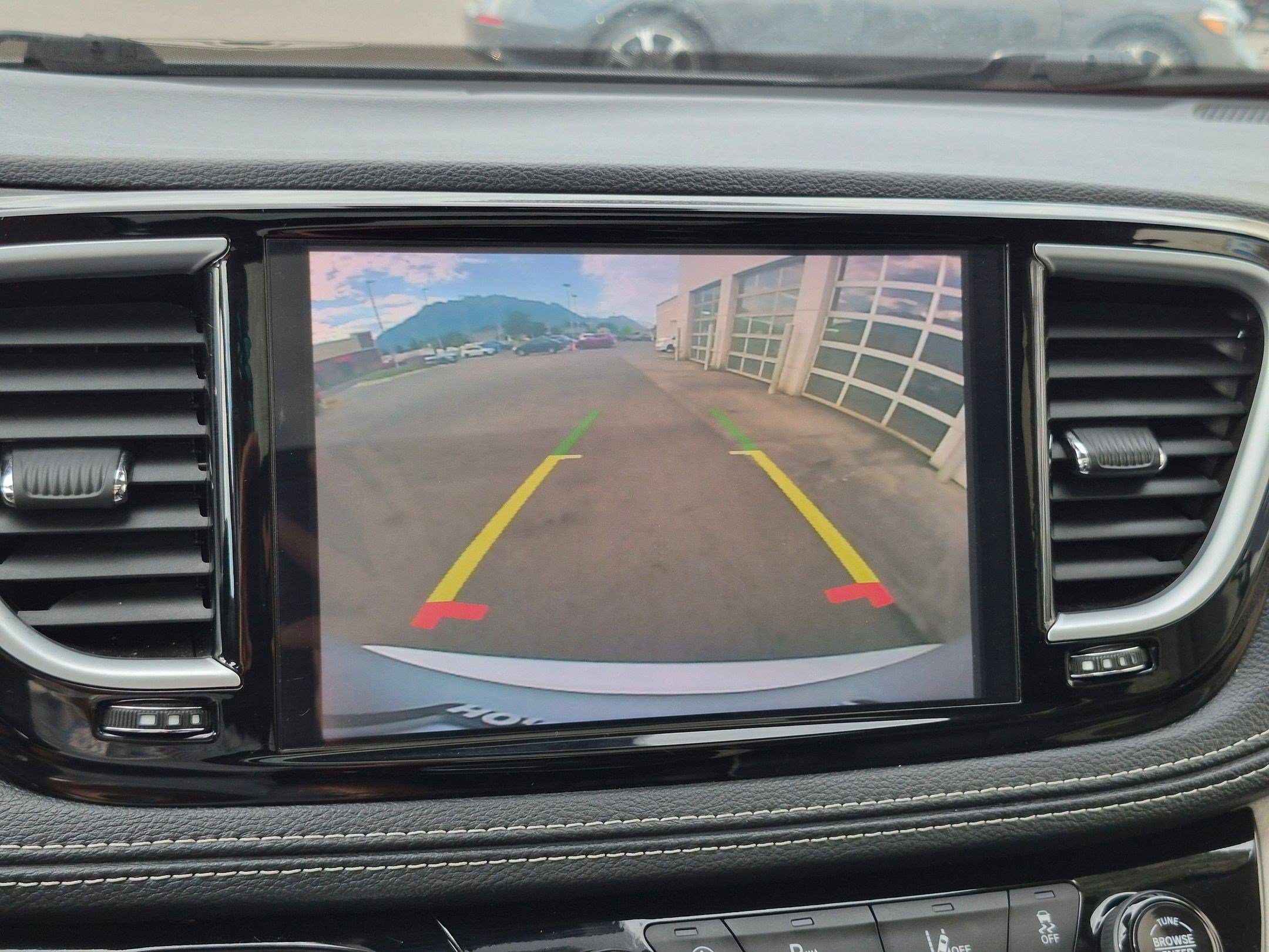 Used 2024 Chrysler Pacifica Limited FWD image 27