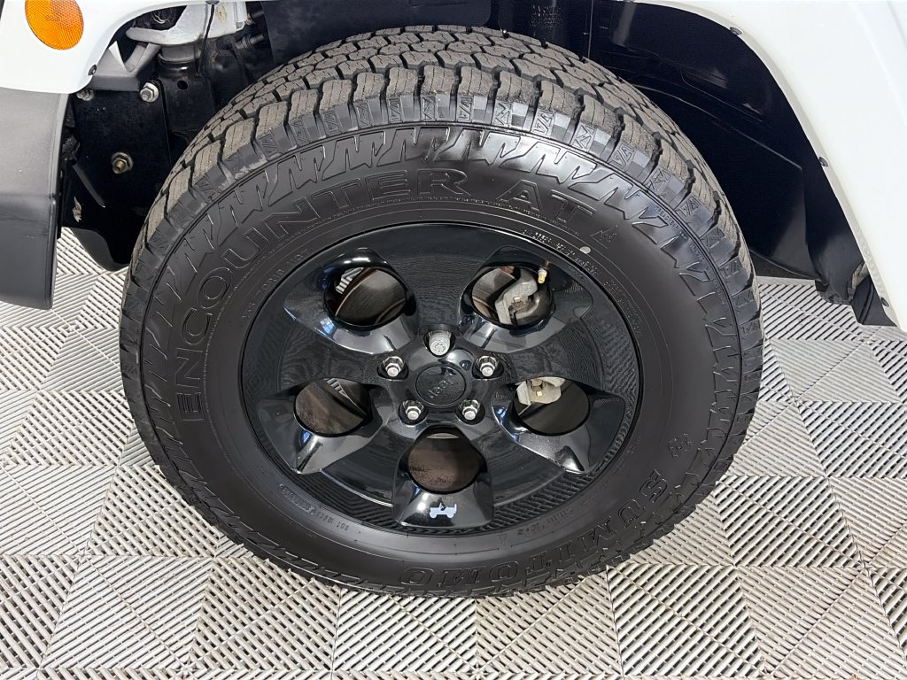 Used 2015 Jeep Wrangler Unlimited Sahara AWD/4WD image 8