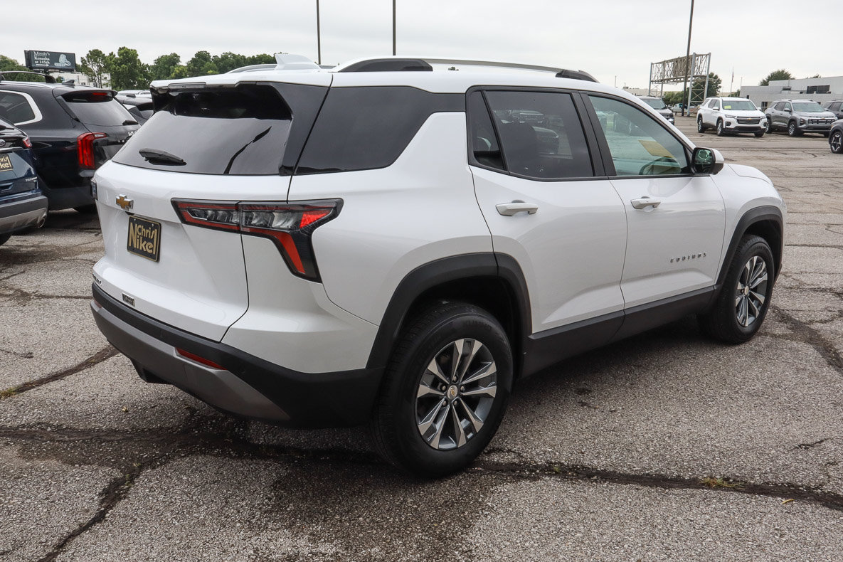 Used 2025 Chevrolet Equinox LT w/ Convenience Package II FWD image 4