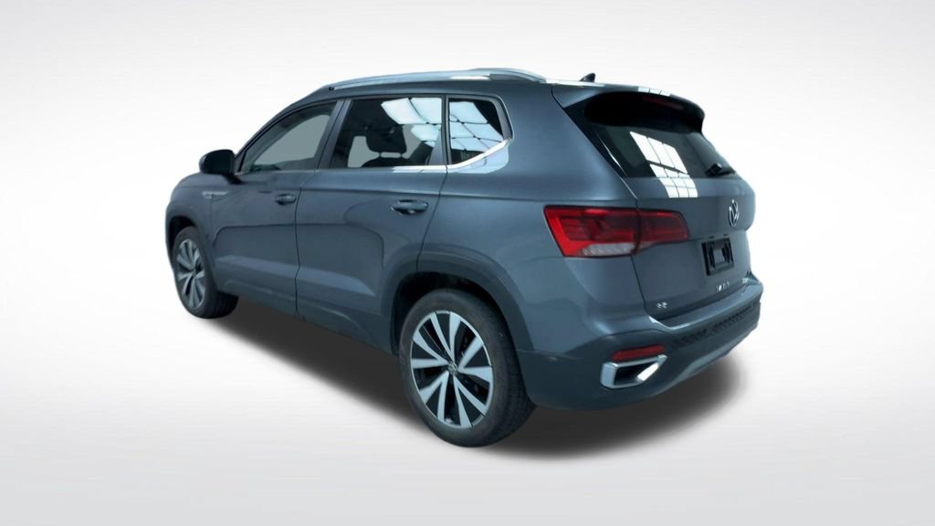 Used 2022 Volkswagen Taos SE w/ Panoramic Sunroof Package AWD/4WD image 6