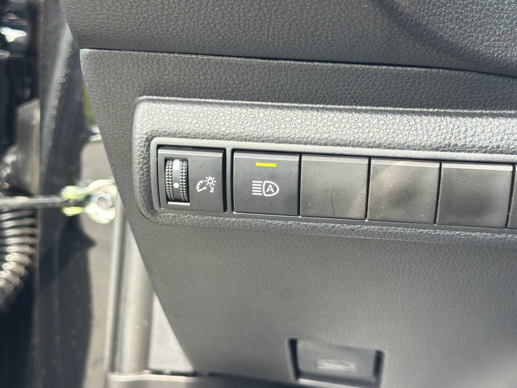 Used 2025 Toyota Corolla LE w/ LE Premium Package FWD image 21