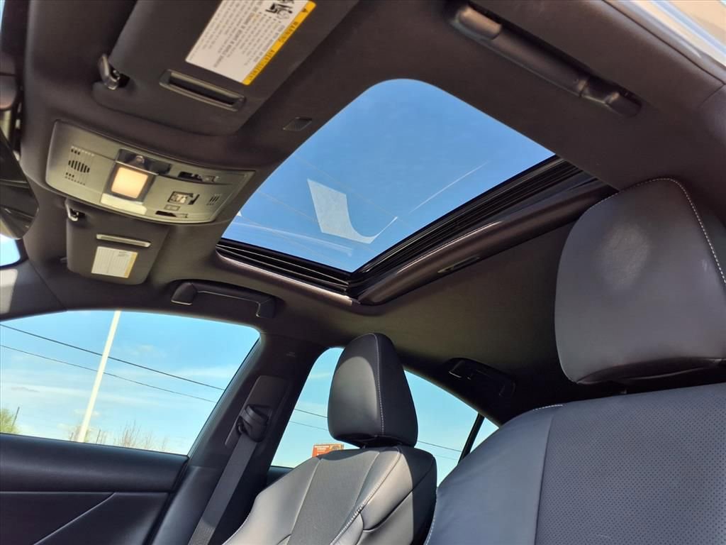 Used 2022 Lexus IS 350 F Sport w/ Accessory Package RWD image 10