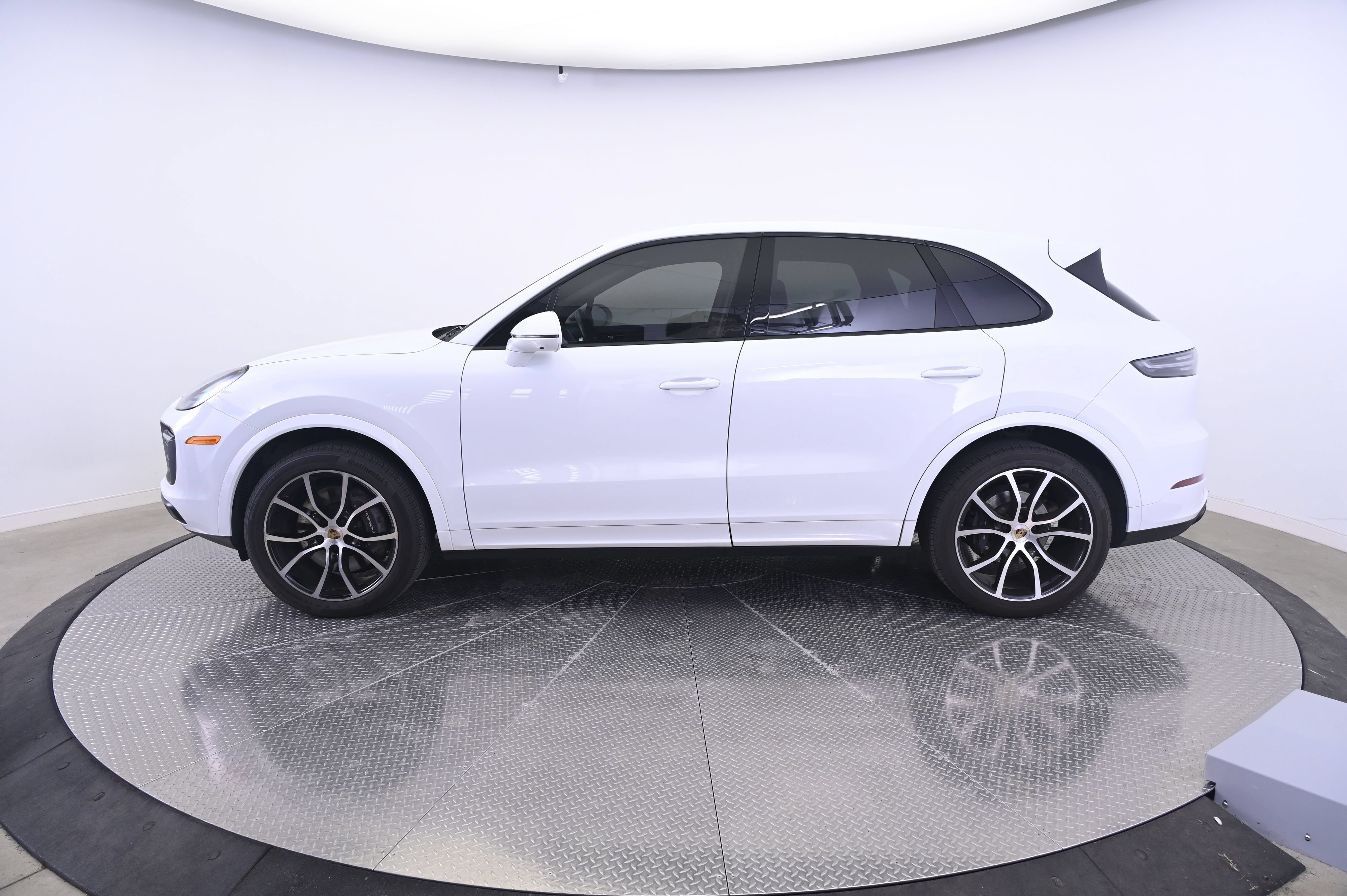 Certified 2023 Porsche Cayenne AWD/4WD image 2